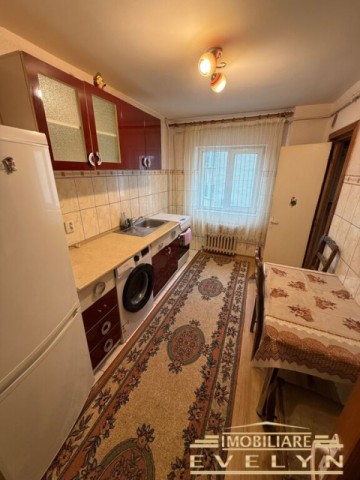de-inchiriat-apartament-3-camere-zona-piata-mare-4