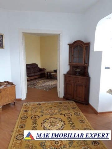 vand-vila-8-camere-si-teren-de-200-mp-in-centru-campulung-muscel-arges-9