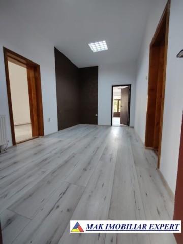 mai-2026-spatiu-comercial-126-mp-ultracentral-campulung-5