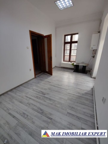 mai-2026-spatiu-comercial-126-mp-ultracentral-campulung-3