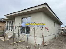 vanzare-casa-noua-2025-de-120-mp-pe-un-nivel-cu-425-mp-teren-finisata-la-cheie-panouri-curte-imprejmuita-2