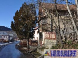 vila-cu-6-camere-si-teren-de-1500-mp-de-vanzare-in-boteni-ideala-pentru-locuinta-de-familie