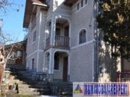 vila-cu-6-camere-si-teren-de-1500-mp-de-vanzare-in-boteni-ideala-pentru-locuinta-de-familie-3
