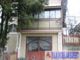 vila-cu-6-camere-si-teren-de-1500-mp-de-vanzare-in-boteni-ideala-pentru-locuinta-de-familie-6