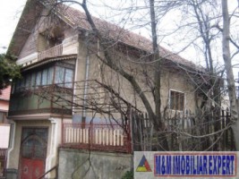 vila-cu-6-camere-si-teren-de-1500-mp-de-vanzare-in-boteni-ideala-pentru-locuinta-de-familie-8
