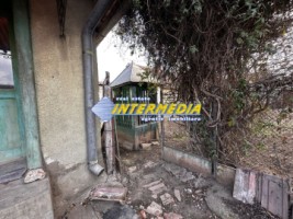 casa-veche-cu-anexe-si-1242-mp-teren-intravilan-imprejmuit-la-asfalt-cu-toate-utilitatile-si-bransamente-37