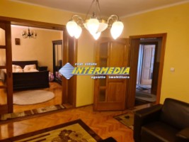 inchiriere-casa-individuala-5-camere-renovata-izolata-finisata-mobilata-complet-sebes-central-1