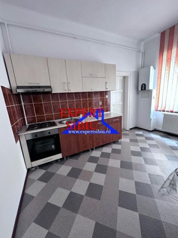inchiriez-apartament-3-camere-decomandatrenovat-zona-centrala-2