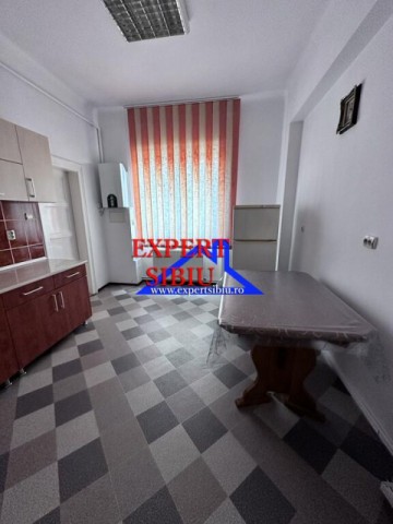 inchiriez-apartament-3-camere-decomandatrenovat-zona-centrala