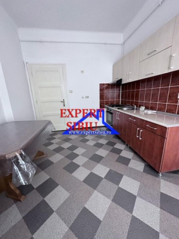 inchiriez-apartament-3-camere-decomandatrenovat-zona-centrala-1