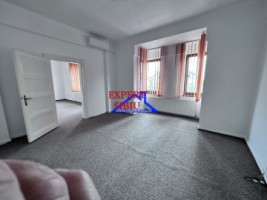 inchiriez-apartament-3-camere-decomandatrenovat-zona-centrala-5