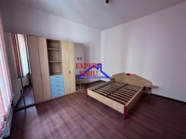 inchiriez-apartament-3-camere-decomandatrenovat-zona-centrala-9