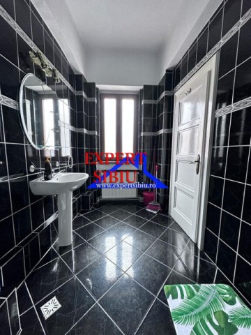 inchiriez-apartament-3-camere-decomandatrenovat-zona-centrala-12