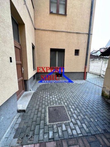 inchiriez-apartament-3-camere-decomandatrenovat-zona-centrala-18