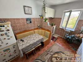 vanzare-apartament-4-camere-decomandat-78-mp-str-imparat-traian-scoala-nr11-3