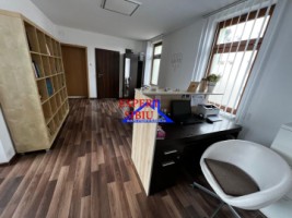 inchiriez-spatiu-birou-3-camere-cu-terasa-13-mp-renovat-zona-turnisor-1