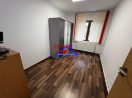 inchiriez-spatiu-birou-3-camere-cu-terasa-13-mp-renovat-zona-turnisor-5
