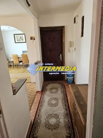 apartament-3-camere-70-mp-cu-balcon-de-vanzare-in-ampoi-1-alba-iulia-2