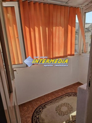 apartament-3-camere-70-mp-cu-balcon-de-vanzare-in-ampoi-1-alba-iulia-3