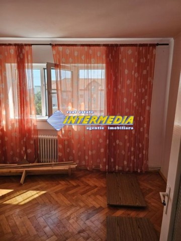 apartament-3-camere-70-mp-cu-balcon-de-vanzare-in-ampoi-1-alba-iulia-7