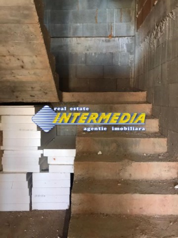 de-vanzare-casa-pem-cu-800-mp-teren-utilitati-semifinisata-paclisa-12