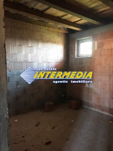 de-vanzare-casa-pem-cu-800-mp-teren-utilitati-semifinisata-paclisa-4