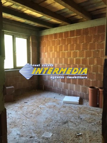 de-vanzare-casa-pem-cu-800-mp-teren-utilitati-semifinisata-paclisa-2