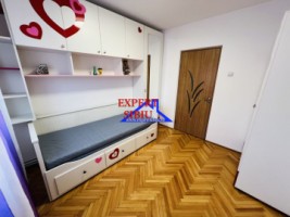 inchiriez-apartament-4-camere-decomandat-renovat-zona-mihai-viteazul-6