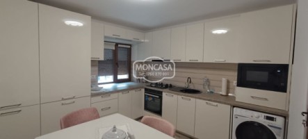 apartament-3-camere-zona-piata-mare-etaj-2-teren-80-mp