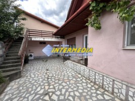 casa-de-vanzare-in-centru-3-camere-2-bai-pivnita-terasa-si-toate-utilitatiile-21