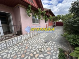 casa-de-vanzare-in-centru-3-camere-2-bai-pivnita-terasa-si-toate-utilitatiile-9