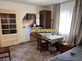 casa-de-vanzare-in-centru-3-camere-2-bai-pivnita-terasa-si-toate-utilitatiile-13