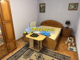 casa-de-vanzare-in-centru-3-camere-2-bai-pivnita-terasa-si-toate-utilitatiile-12