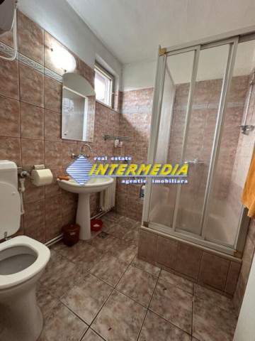 casa-de-vanzare-in-centru-3-camere-2-bai-pivnita-terasa-si-toate-utilitatiile-11