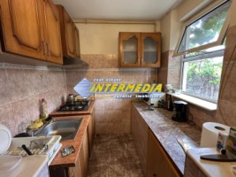 casa-de-vanzare-in-centru-3-camere-2-bai-pivnita-terasa-si-toate-utilitatiile-15