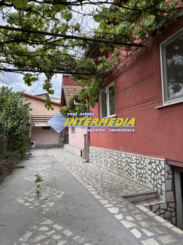 casa-de-vanzare-in-centru-3-camere-2-bai-pivnita-terasa-si-toate-utilitatiile-23