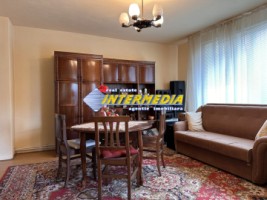 casa-de-vanzare-in-centru-3-camere-2-bai-pivnita-terasa-si-toate-utilitatiile-1