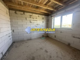 casa-in-rosu-cu-terasa-mare-cu-570-mp-sau-1134-mp-teren-imprejmuit-barabant-alba-iulia-13