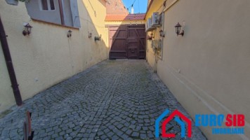 restaurant-cu-terasa-in-sibiu-zona-centru-istoric-10