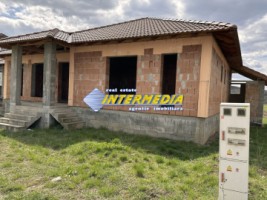 casa-noua-4-camere-105-mp-la-rosu-in-sard-11