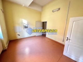 spatiu-comercial-de-inchiriat-cu-vad-in-cetate-suprafata-de-370-mp-ideal-birouri-clinica-3