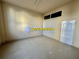 spatiu-comercial-de-inchiriat-cu-vad-in-cetate-suprafata-de-370-mp-ideal-birouri-clinica-14