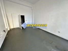 spatiu-comercial-de-inchiriat-cu-vad-in-cetate-suprafata-de-370-mp-ideal-birouri-clinica-20