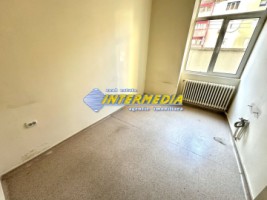 spatiu-comercial-de-inchiriat-cu-vad-in-cetate-suprafata-de-370-mp-ideal-birouri-clinica-26