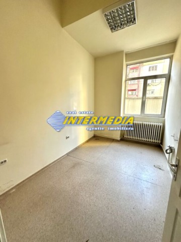 spatiu-comercial-de-inchiriat-cu-vad-in-cetate-suprafata-de-370-mp-ideal-birouri-clinica-25