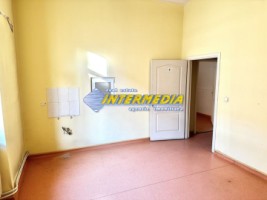 spatiu-comercial-de-inchiriat-cu-vad-in-cetate-suprafata-de-370-mp-ideal-birouri-clinica-28