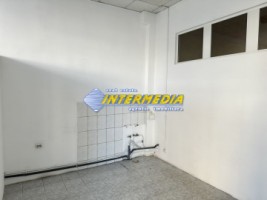 spatiu-comercial-de-inchiriat-cu-vad-in-cetate-suprafata-de-370-mp-ideal-birouri-clinica-34