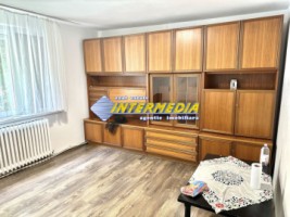 apartament-2-camere-decomandat-de-inchiriat-in-cetate-zona-bulevard-mobilat-1