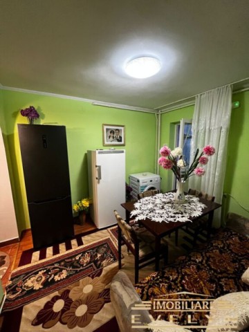 apartament-2-camere-situat-pe-alpictorului-pret-250-euro-6