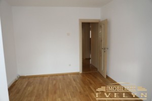 apartament-4-camere-de-vanzare-zona-piata-mare-1